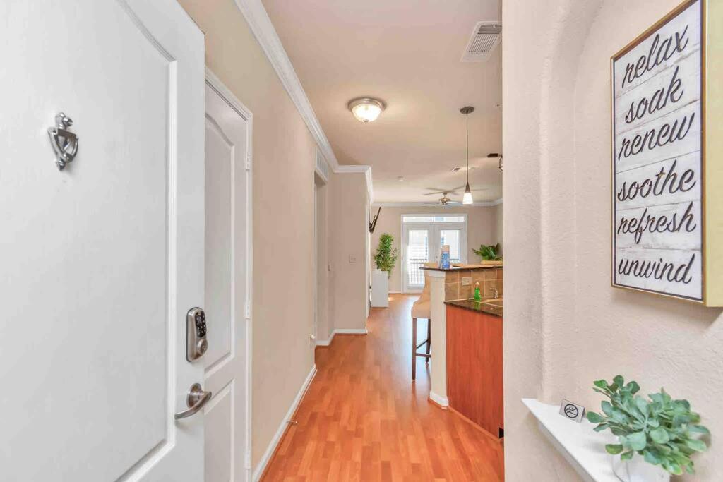 Modern Condo Near Texas Medical Center W Free Parking ฮูสตัน ภายนอก รูปภาพ